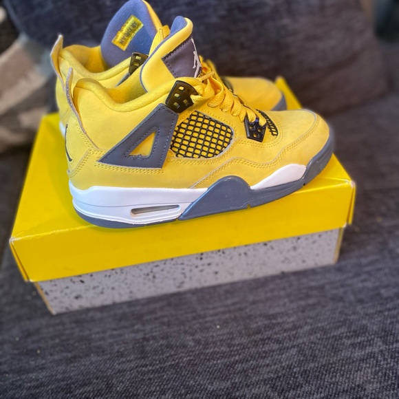 Youth size shoes - Picture 4 of 6